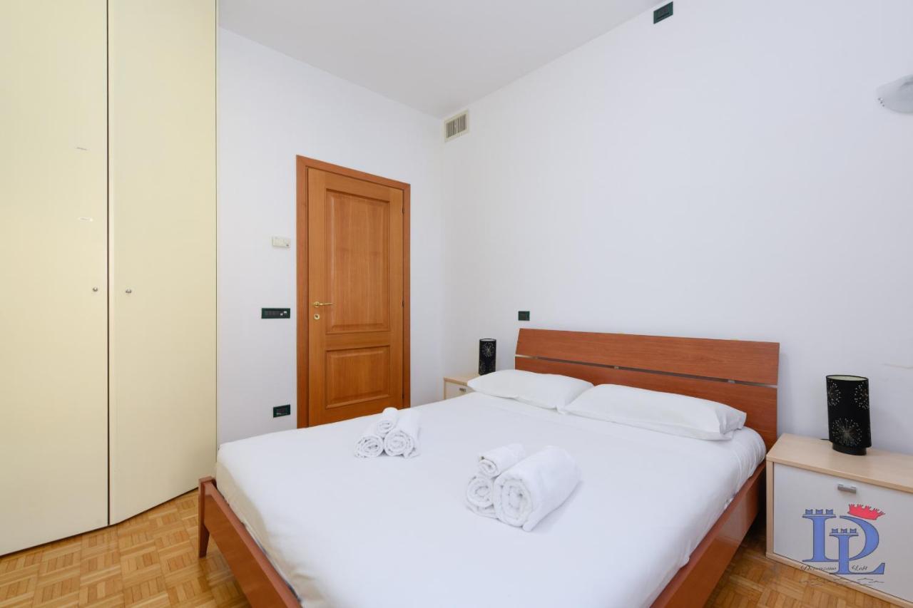 Desenzanoloft Official Partner Marriott Homes & Villas - Charming On The Lake Front Lake Desenzano del Garda Exteriör bild