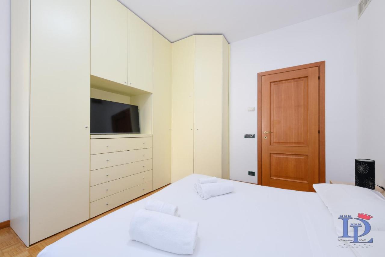 Desenzanoloft Official Partner Marriott Homes & Villas - Charming On The Lake Front Lake Desenzano del Garda Exteriör bild