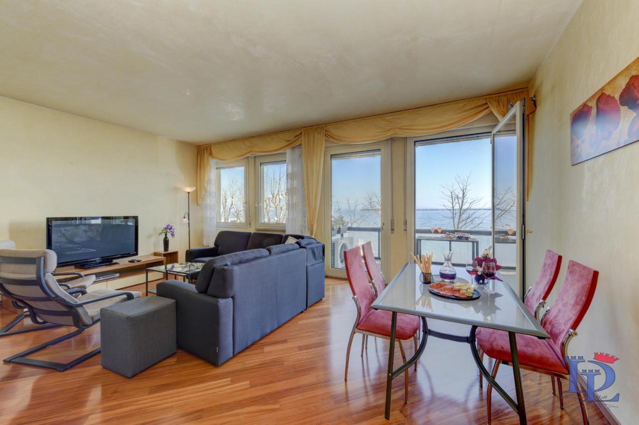Desenzanoloft Official Partner Marriott Homes & Villas - Charming On The Lake Front Lake Desenzano del Garda Exteriör bild