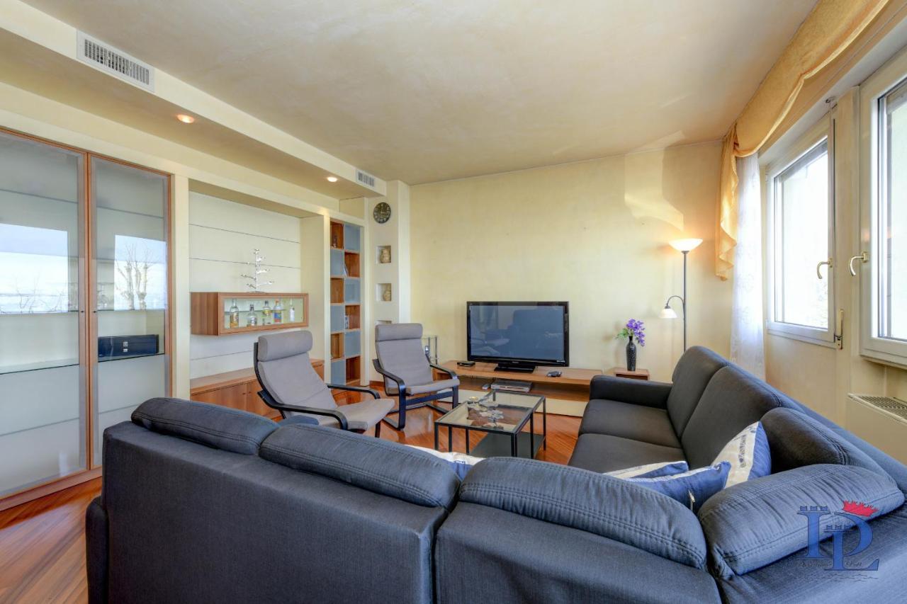 Desenzanoloft Official Partner Marriott Homes & Villas - Charming On The Lake Front Lake Desenzano del Garda Exteriör bild